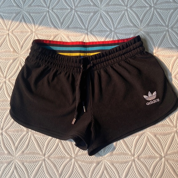 Adidas hot short, atheltic style size small - Picture 5 of 8